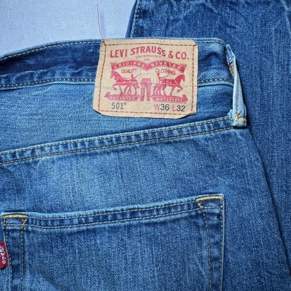 Levi's 501 Original Fit Jeans Mens 36x32 Blue Button Fly Straight Leg Levis